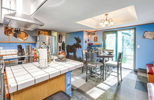 North Pole House | Family Retreat 2 Mi to Santa's House: Pets Welcome