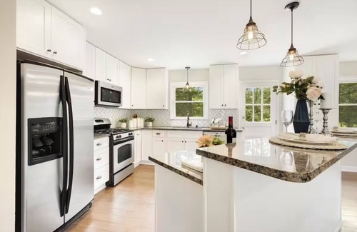 Durham House | Family Retreat - 3-bedroom house with NEW Pool, WiFi and AC in North Durham