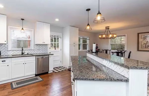 Durham House | Family Retreat - 3-bedroom house with NEW Pool, WiFi and AC in North Durham