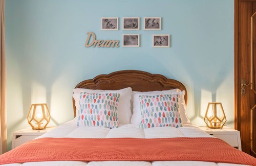 Cortegaca Bed & Breakfast | ★ Family Retreat ★ Beach House Private Room with Independent Entrance