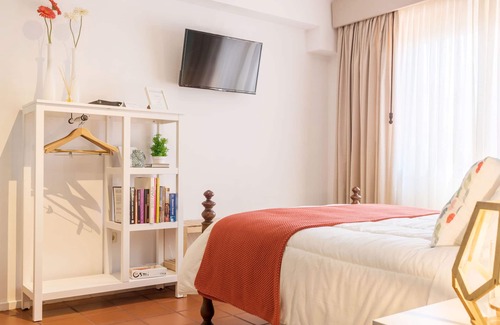 Cortegaca Bed & Breakfast | ★ Family Retreat ★ Beach House Private Room with Independent Entrance