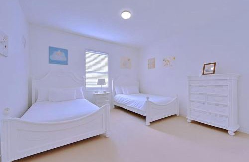 Loughman House | Family Retreat - Double Rooms shared bath-Luxury Club-Pool SPA-near Disney Parks with WiFi