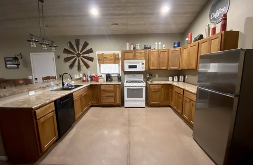 Bethany House | Family Retreat-fishing pond, pool table and double bunks!
