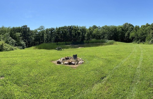 Bethany House | Family Retreat-fishing pond, pool table and double bunks!