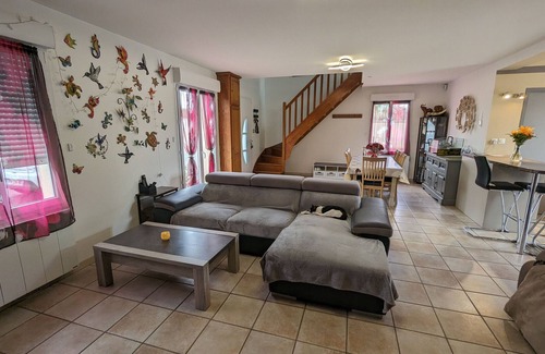Mareau-aux-Bois Cottage | Family Retreat with Heated Pool, Garden, and Kids' Play Area