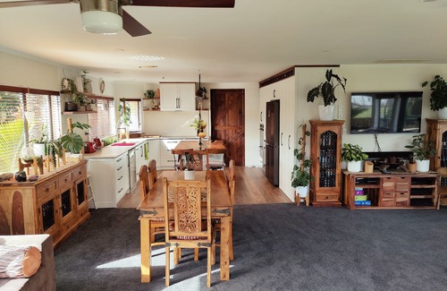 Papamoa Beach House | Family retreat house Papamoa