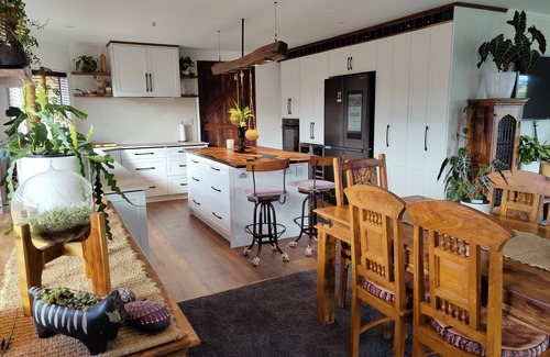 Papamoa Beach House | Family retreat house Papamoa