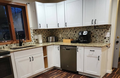 Janesville House | *Family Retreat* *Indoor Pool* *Arcade*