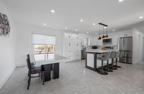 Charlottetown House | Family Retreat – King Bed, Jacuzzi & Big Backyard