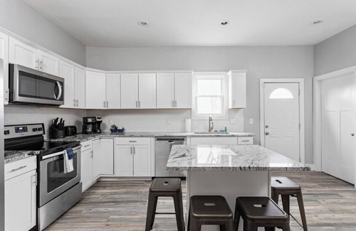 Near Northside House | Family Retreat mins to Children's Museum