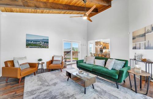 Reno House | Family Retreat Mountain View with Hot Tub and Mini Golf