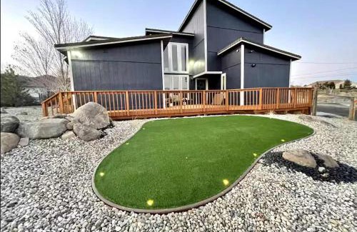 Reno House | Family Retreat Mountain View with Hot Tub and Mini Golf