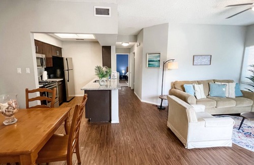 South Side Apartment | Family Retreat - Near Shopping, Dining & Beach