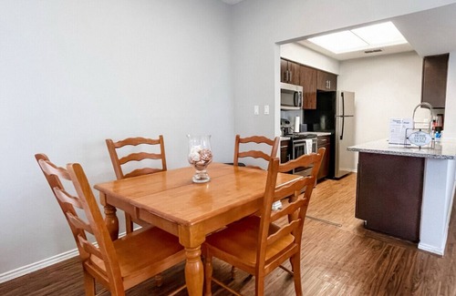 South Side Apartment | Family Retreat - Near Shopping, Dining & Beach