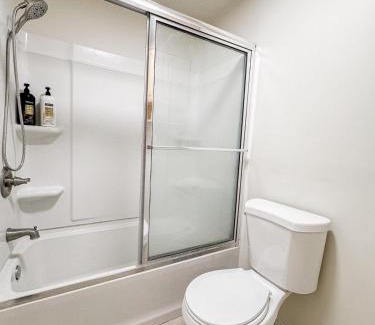 West Valley City House | Family Retreat Near SLC Airport 6 BR 3 Bath