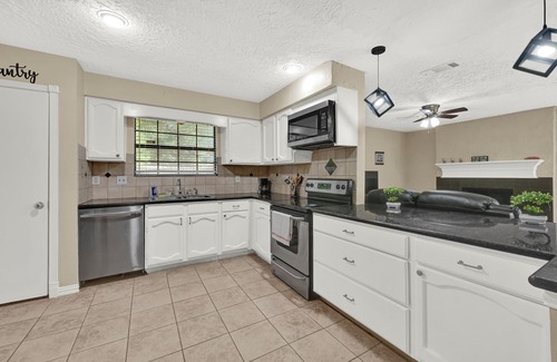 Cypress House | Family Retreat: Patio, RokuTV, Sleeps 10