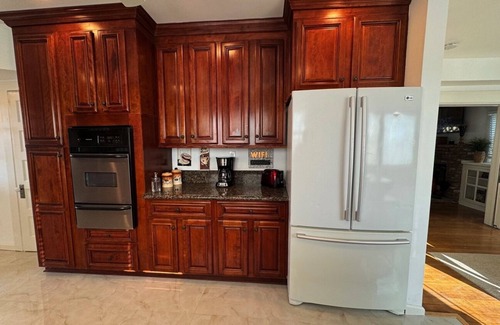 Orange House | Family Retreat/RV Parking/Pickleball OC Red House