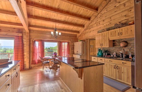 Berryville House | Family Retreat w/Deck Near Appalachian Trail!