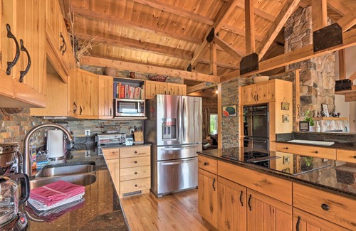Berryville House | Family Retreat w/Deck Near Appalachian Trail!