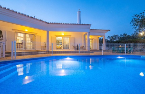 Cerro do Ouro Villa | Family retreat w/heatable pool & BBQ