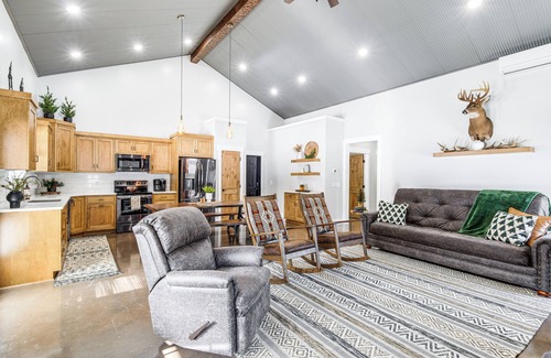 Somerdale House | Family Retreat w/Fire Pit & Yard in Mineral City