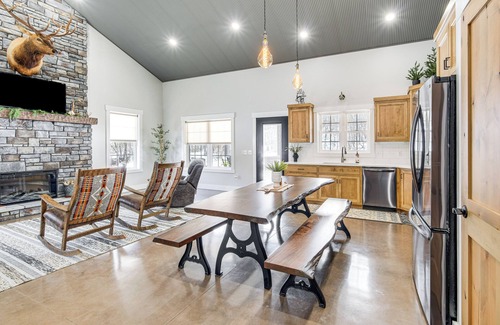 Somerdale House | Family Retreat w/Fire Pit & Yard in Mineral City