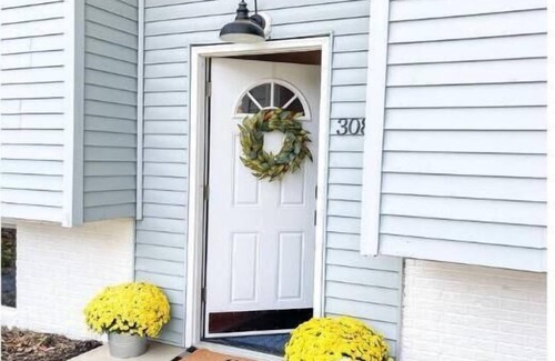 Vermilion House | Family Retreat-Walk to Lake-Cedar Point-Deck/Grill