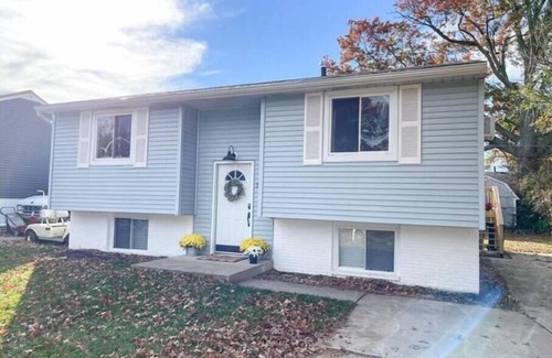 Vermilion House | Family Retreat-Walk to Lake-Cedar Point-Deck/Grill