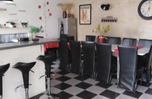 L'Hermenault Cottage | Family Retreat with Heated Pool, Near Puy du Fou & La Rochelle, Sleeps 14