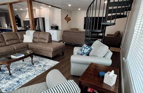 Escanaba House | Family Retreat with Lake Views at Ludington Park
