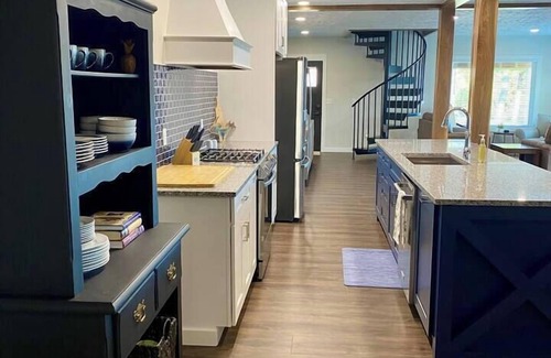 Escanaba House | Family Retreat with Lake Views at Ludington Park