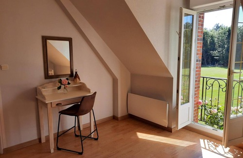 Danze Cottage | Family Retreat with Private Pool, Games, and Farm Animals in the Countryside