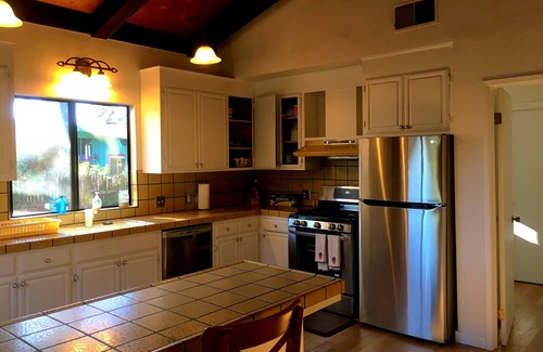 Boyes Hot Springs House | Family Retreat & Workspace! Near 30+ vineyards and Plaza! Parking. WiFi.
