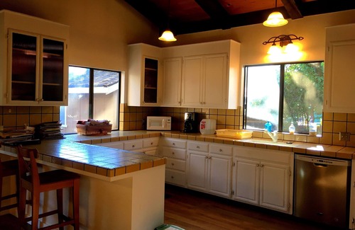 Boyes Hot Springs House | Family Retreat & Workspace! Near 30+ vineyards and Plaza! Parking. WiFi.