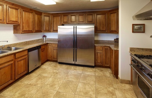 Beaver Cabin | Family Reunion Lodge w/Pool, near Bryce & Zion Canyon - 13 Bed, 9 Bath, 40 acres