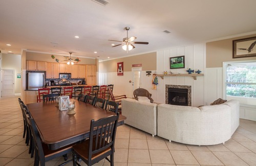 Putnam Hall House | Family reunion retreat on beautiful 5800 acre Lake Sante Fe, Sleeps 22