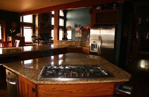 Monument House | Family Reunions, Retreats, Weddings - Sleeps 24, 40 Acres near Air Force Academy