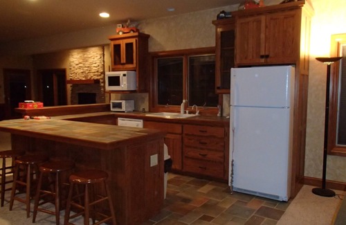 Monument House | Family Reunions, Retreats, Weddings - Sleeps 24, 40 Acres near Air Force Academy