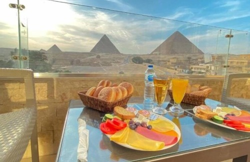 Al Manial Apartment | Family Room Balcony Pyramids And sphinx View