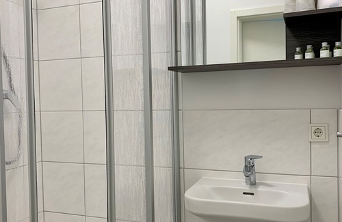 Stadtlengsfeld Apartment | Family room-Classic-Private Bathroom-Apartment
