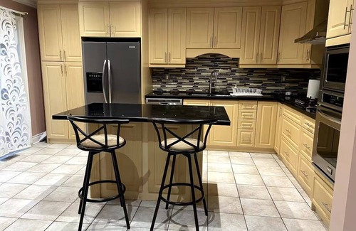Brampton House | Family Room in Brampton - Room 2
