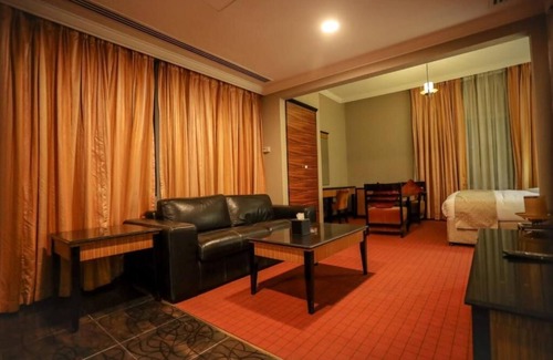 Al Sharq Apartment | Family Room Near Sharjah Corniche