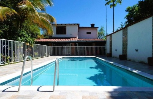 Garzon Villa | Family Room - Private Bathroom and 2 XL Bunk Beds