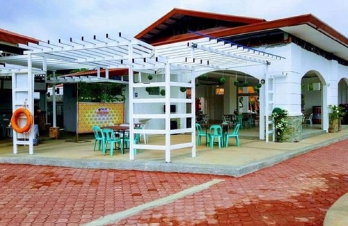 Lucap House | Family Room, Sleeps 12, Hiribaco Water Park & Residences, Alaminos, Philippines