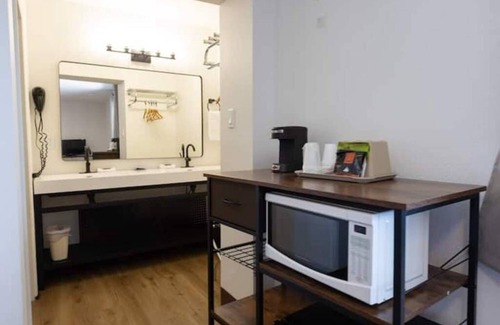 Panguitch Hotel | Family Room Sleeps 5 Western Themed Bryce Canyon