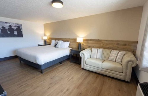 Panguitch Hotel | Family Room Sleeps 5 Western Themed Bryce Canyon