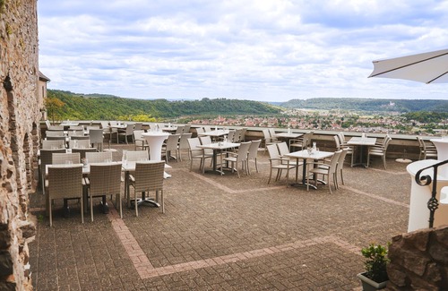Neckarzimmern House | Family room Tower room with view of the castle courtyard - Hotel-Restaurant Burg Hornberg