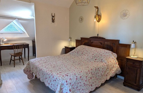 Ligny-le-Ribault Bed & Breakfast | Family room with Wi-Fi, breakfast, and shared area
