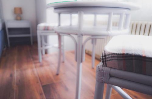 Darligen Apartment | Family room with kitchen by Interlaken