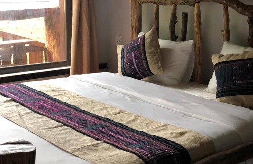 Meo Vac Bed & Breakfast | Family Room with Mountain View - O'Chau Meo Vac Homestay